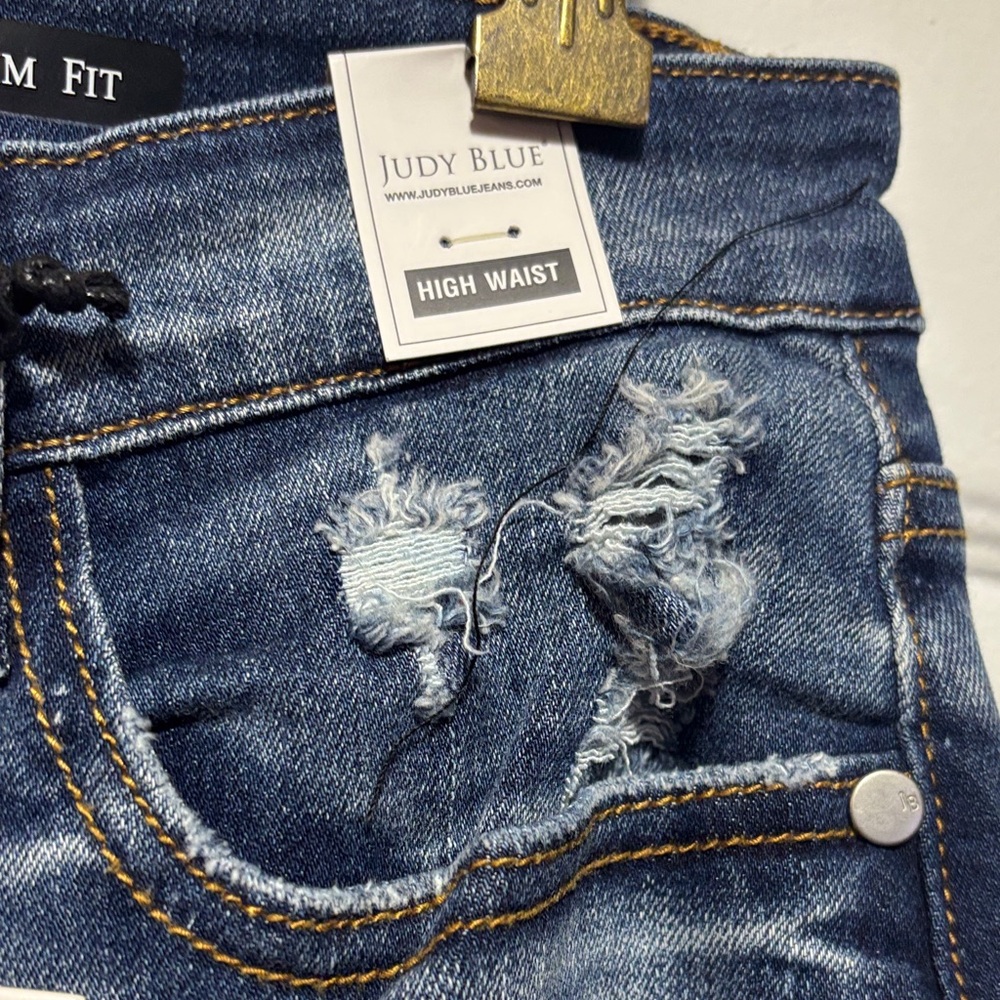 Judy Blue Medium Wash Distressed Cropped Jeans - Picture 6 of 16